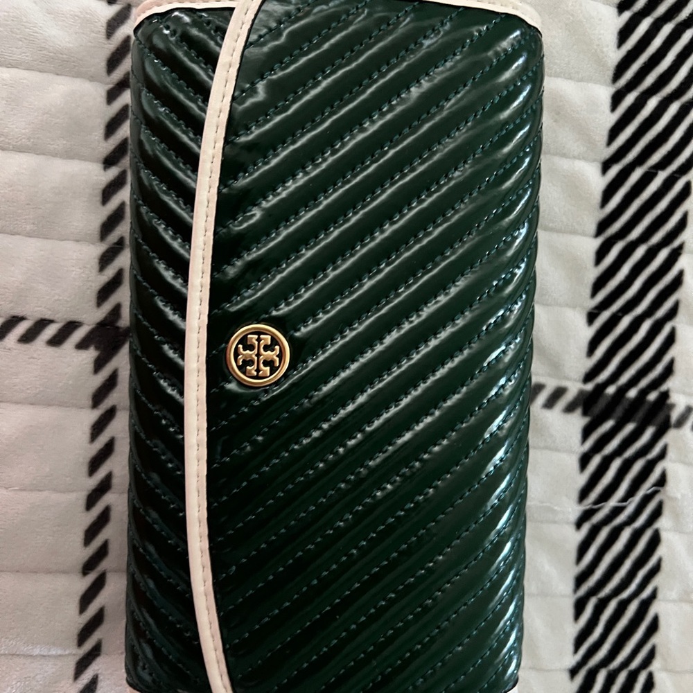 Tory Burch Robinson Patent Quilted Dark Green Quilted Wallet with strap